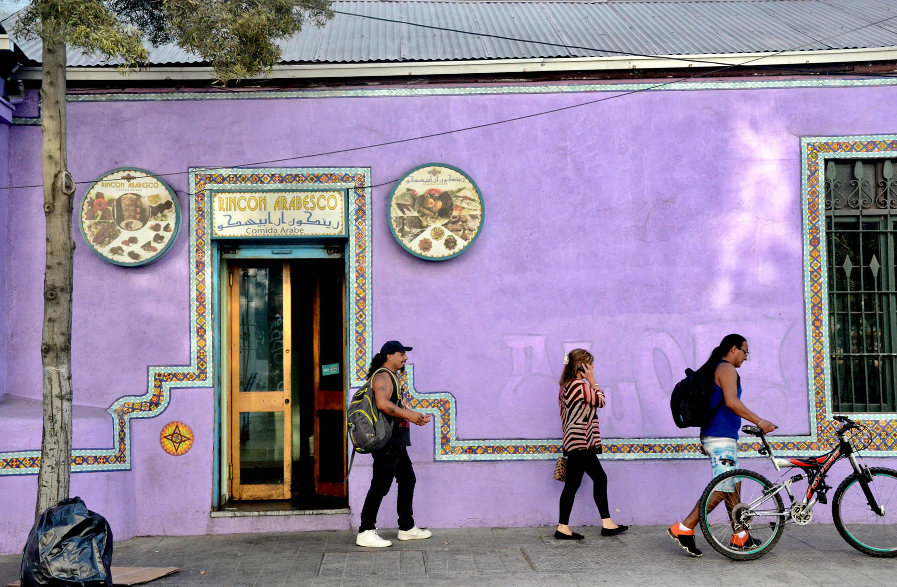 In Santiago&#39;s barrio Bellavista,&nbsp;the restaurant Rincon Arabesco (Arab Corner) signals the neighborhood&rsquo;s Arab character.