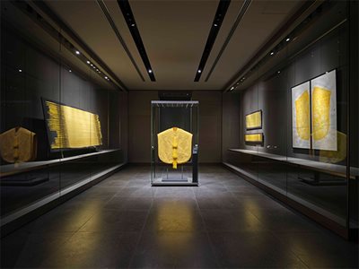 Spider Silk Weaves Web of Intrigue in Middle East Debut