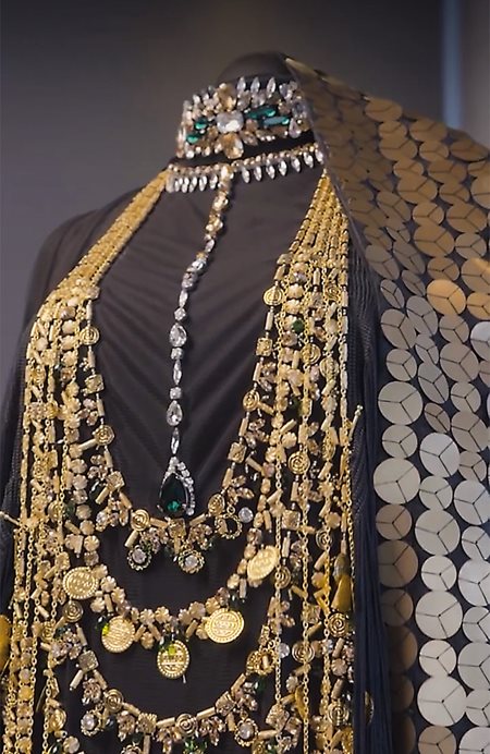 For this dress Abid incorporates what she calls “traditional elegance” that honors Saudi Arabia’s origins.