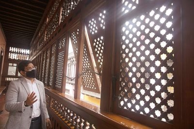 The Foreign Ministry of Peru’s Director of Cultural Affairs Jhonatan Soto Aguirre shows how light plays through the eight-pointed star pattern, called nudjumi in Arabic, of the mashrabiya inside the Palace of Torre Tagle. 